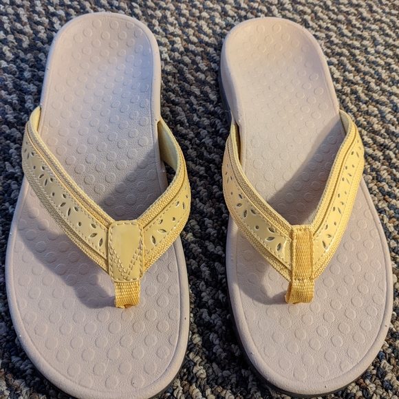 yellow vionic sandals